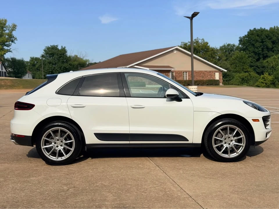 2018 Porsche Macan - Image 9 of 20