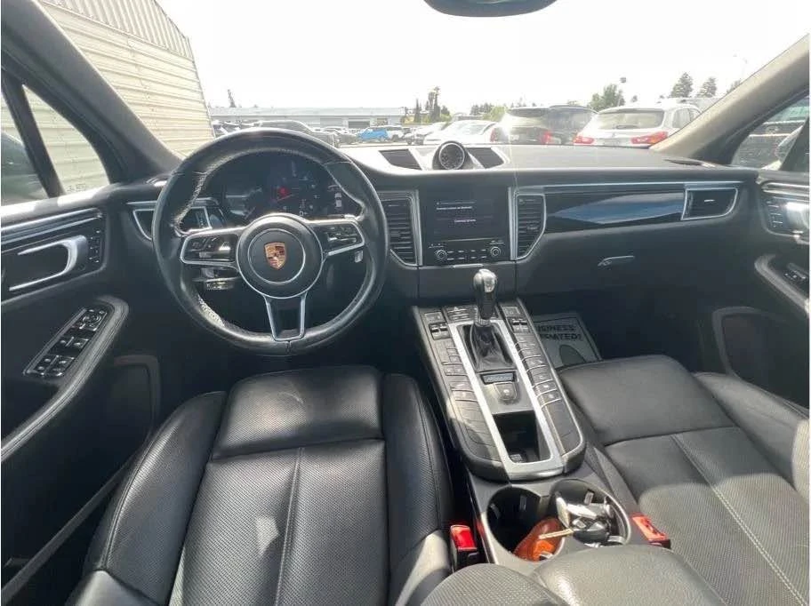 2018 Porsche Macan - Image 10 of 18
