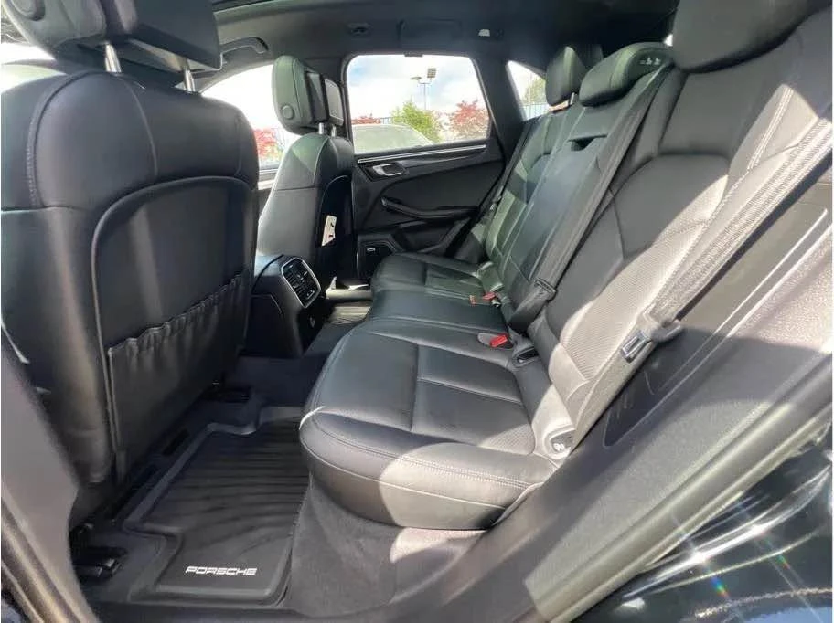 2018 Porsche Macan - Image 12 of 18