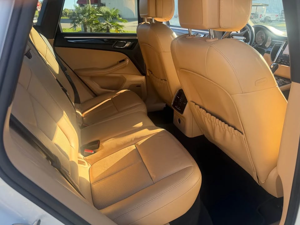 2018 Porsche Macan - Image 17 of 18