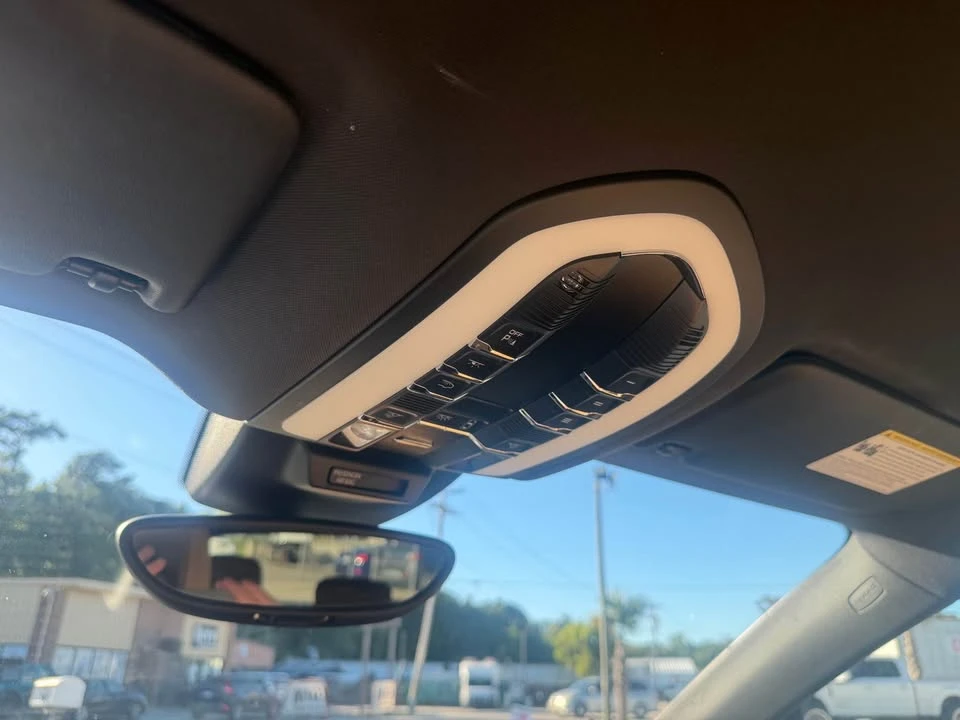 2018 Porsche Macan - Image 12 of 18