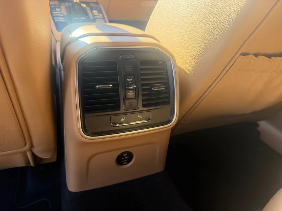 2018 Porsche Macan - Image 15 of 18
