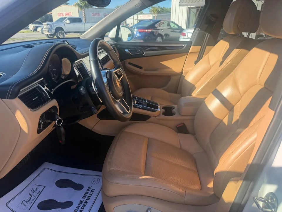 2018 Porsche Macan - Image 9 of 18