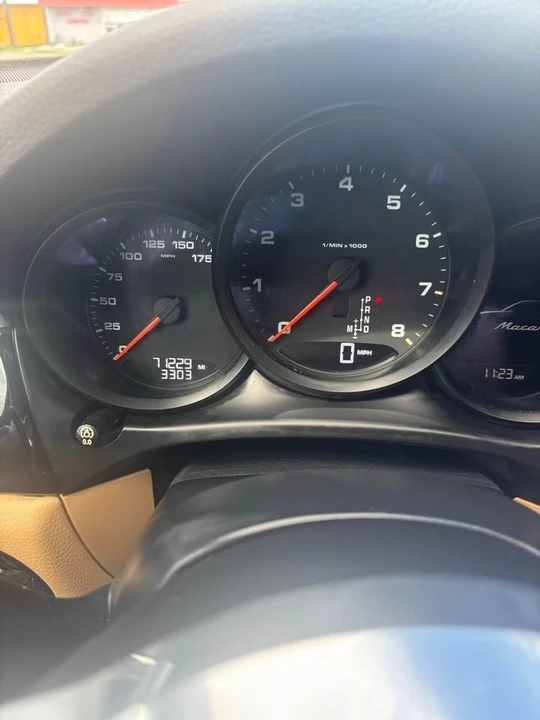 2018 Porsche Macan - Image 9 of 11