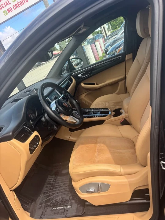 2018 Porsche Macan - Image 8 of 11
