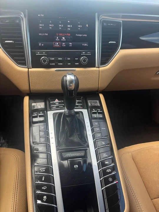 2018 Porsche Macan - Image 10 of 11