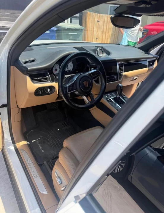 2018 Porsche Macan - Image 3 of 4