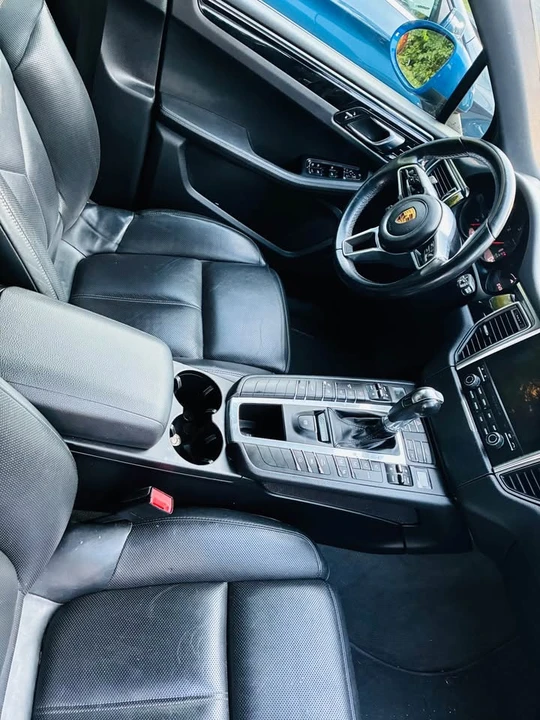 2018 Porsche Macan - Image 10 of 17
