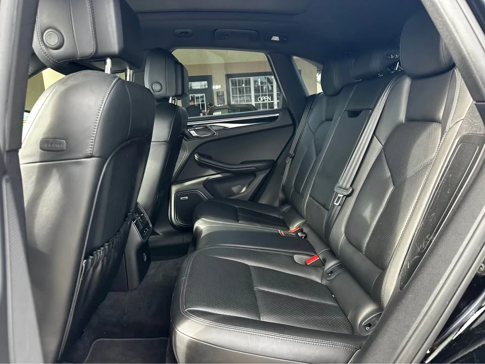 2018 Porsche Macan - Image 11 of 17