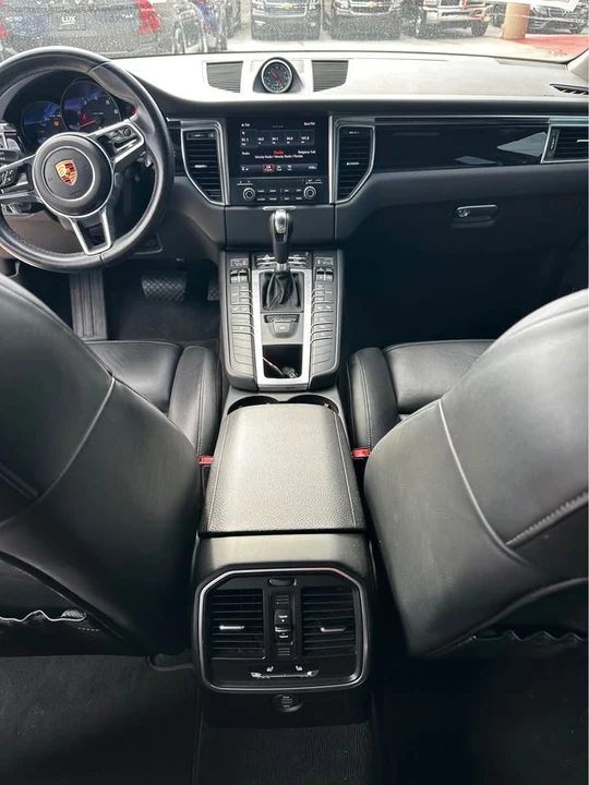 2018 Porsche Macan - Image 13 of 17