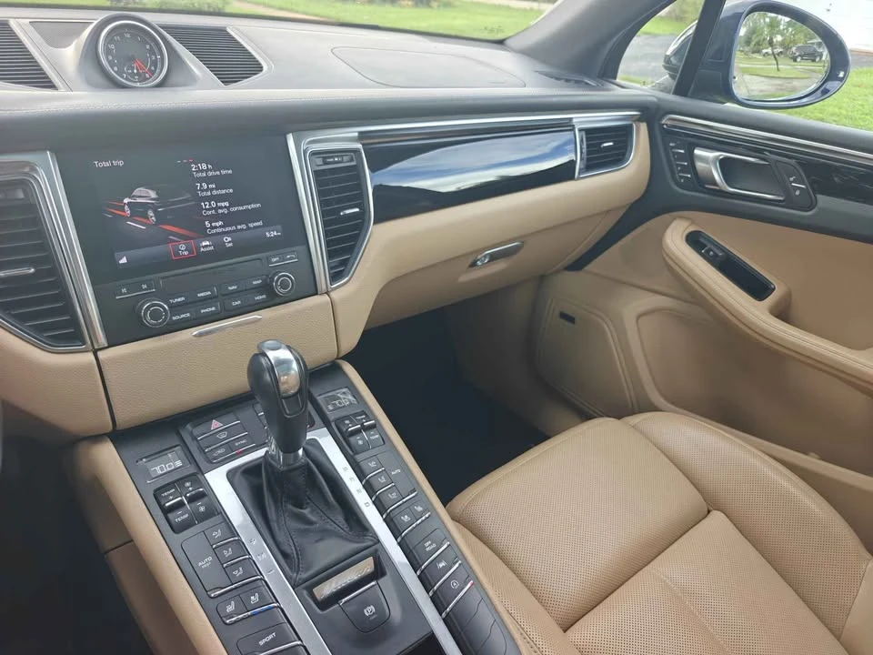 2018 Porsche Macan - Image 18 of 19