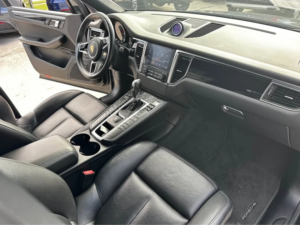 2018 Porsche Macan - Image 15 of 17