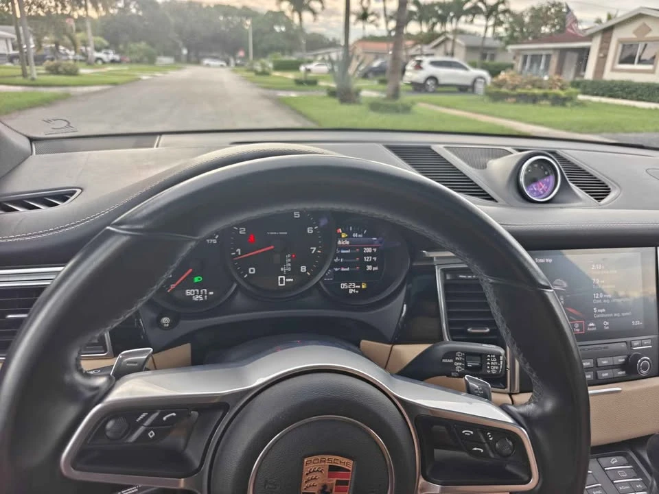2018 Porsche Macan - Image 17 of 19