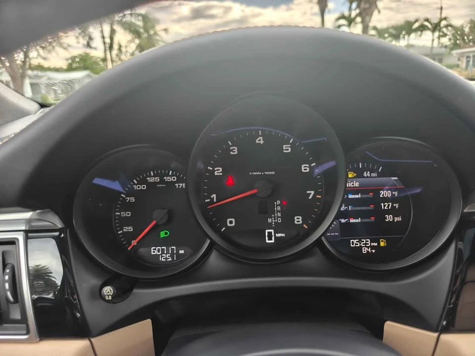 2018 Porsche Macan - Image 16 of 19