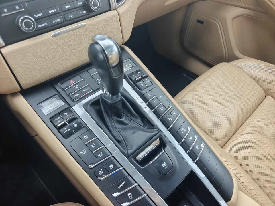 2018 Porsche Macan - Image 19 of 19