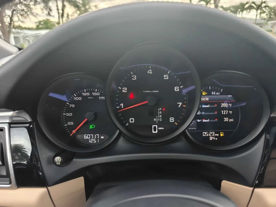 2018 Porsche Macan - Image 15 of 19