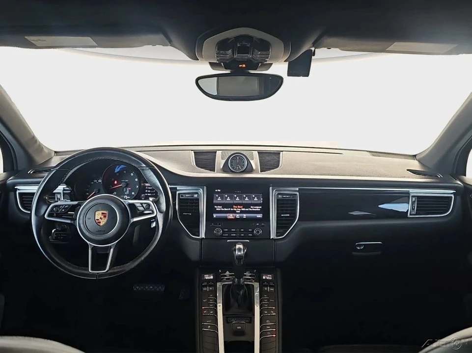 2018 Porsche Macan - Image 15 of 21