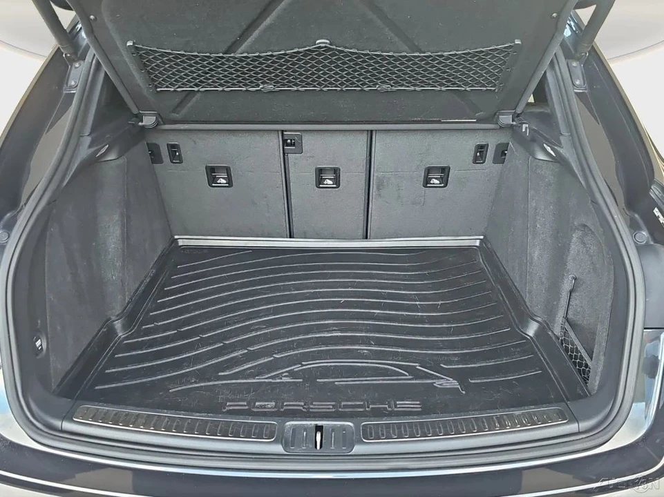 2018 Porsche Macan - Image 21 of 21