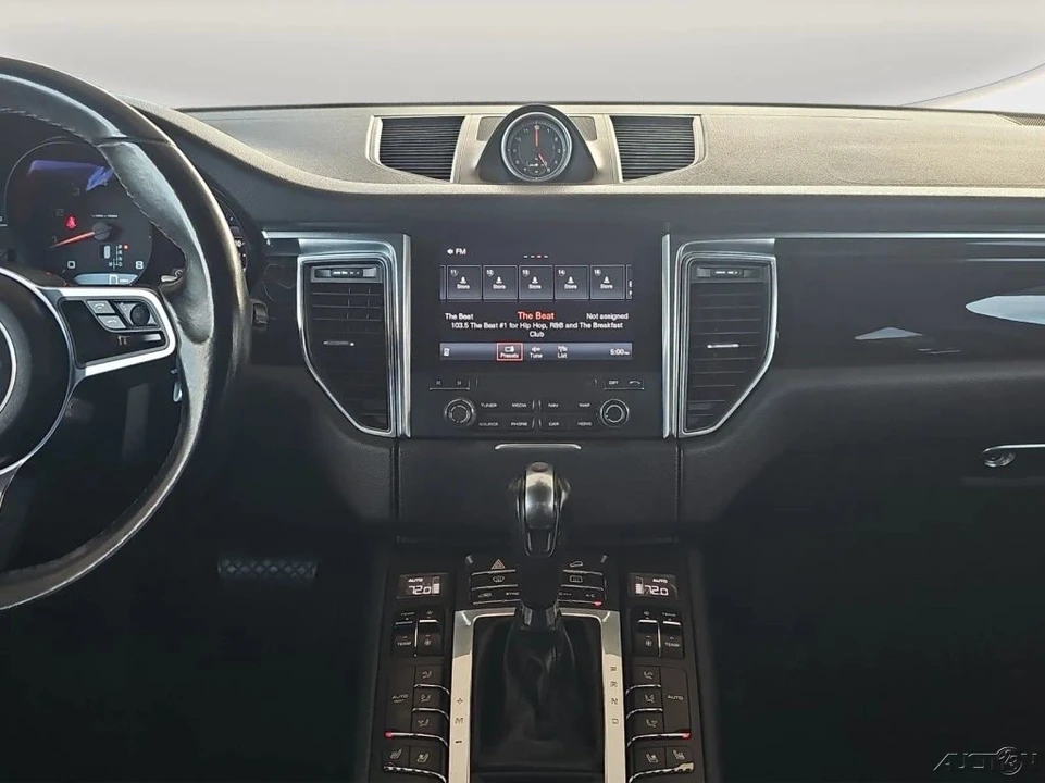 2018 Porsche Macan - Image 16 of 21