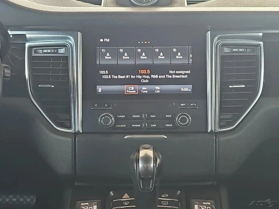 2018 Porsche Macan - Image 17 of 21