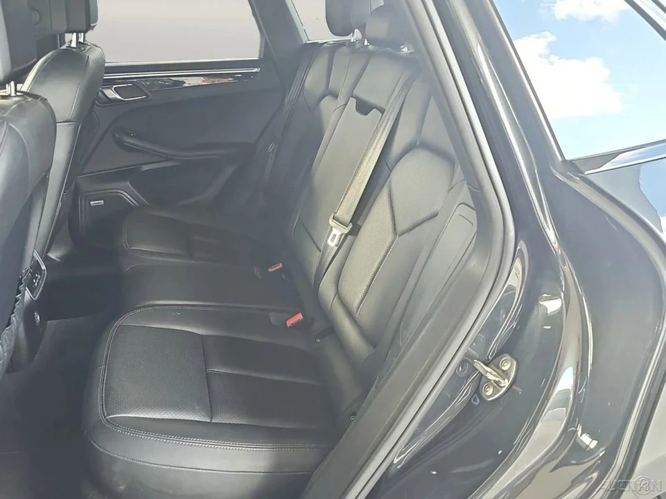 2018 Porsche Macan - Image 14 of 21