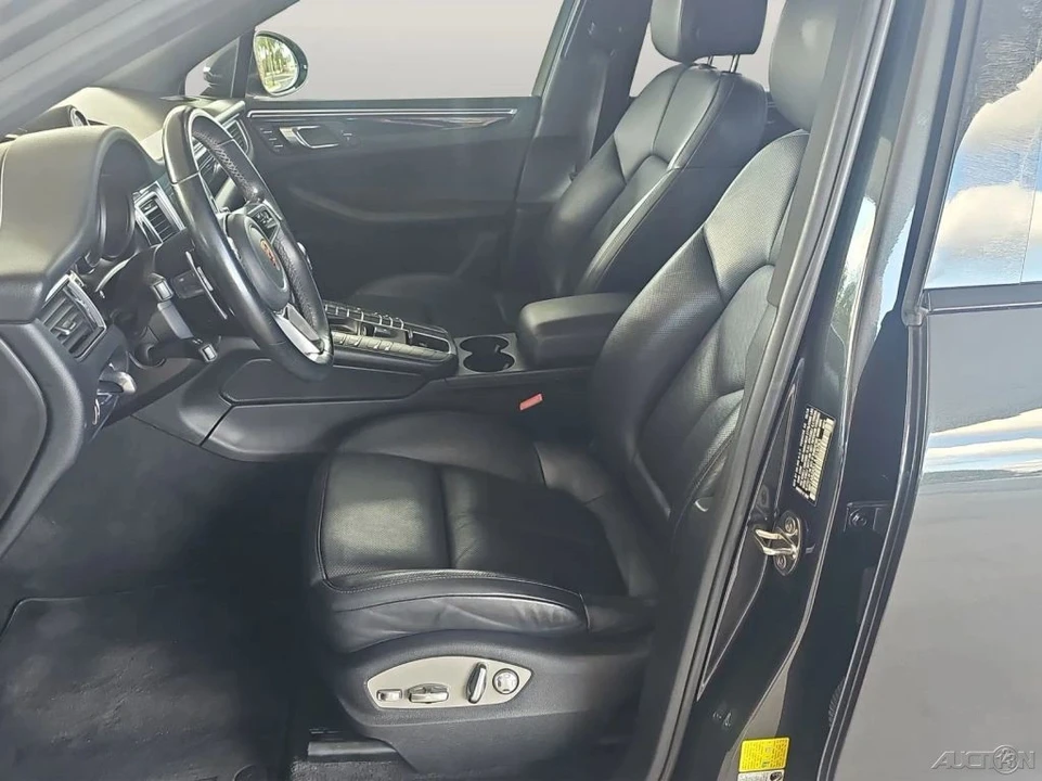 2018 Porsche Macan - Image 8 of 21