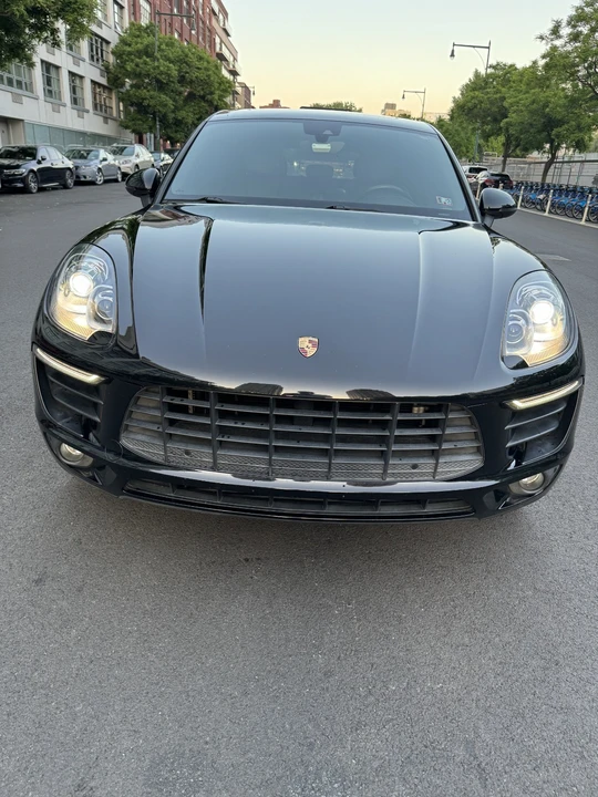 2018 Porsche Macan - Image 9 of 10