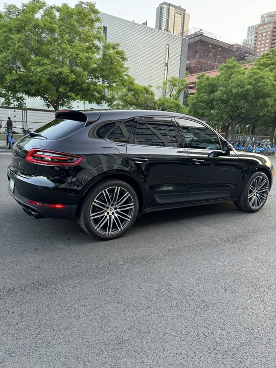 2018 Porsche Macan - Image 8 of 10