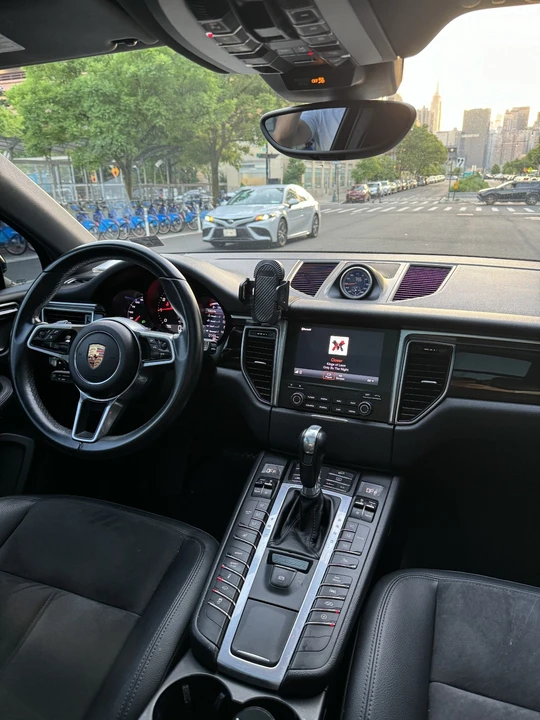 2018 Porsche Macan - Image 7 of 10