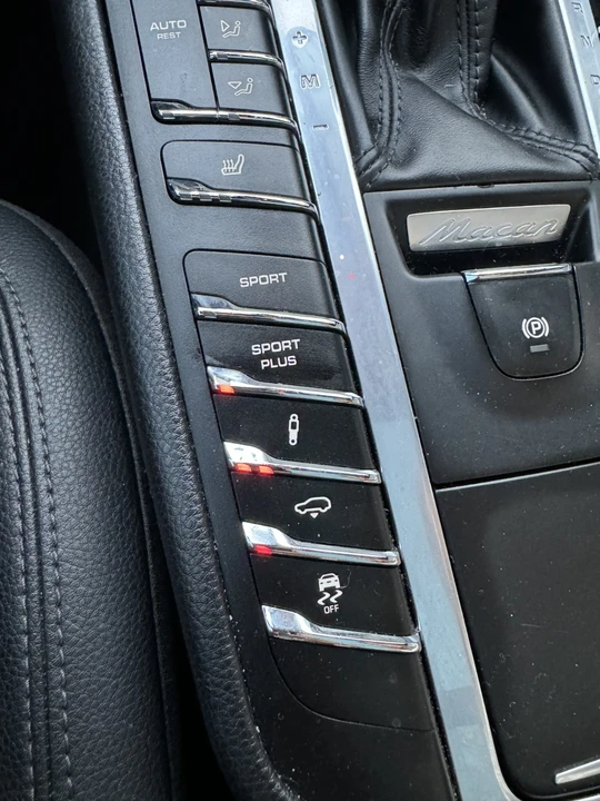 2018 Porsche Macan - Image 4 of 10