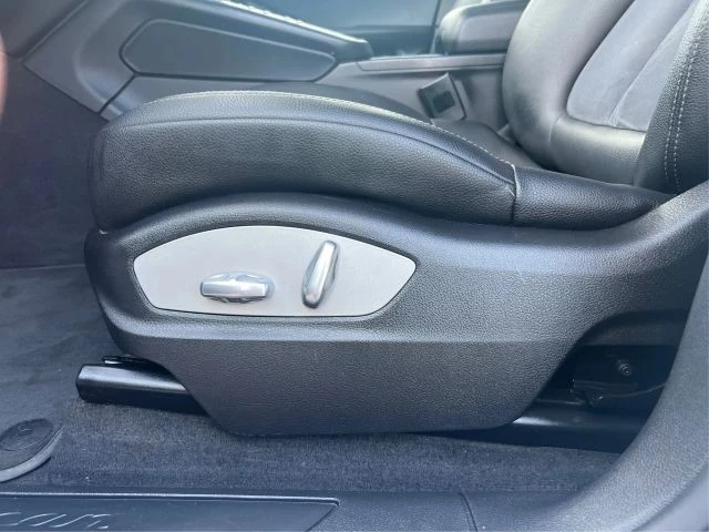 2018 Porsche Macan - Image 19 of 21
