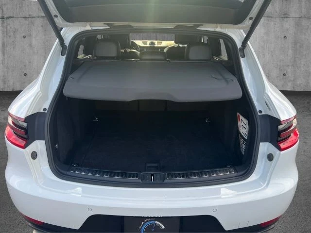 2018 Porsche Macan - Image 13 of 21