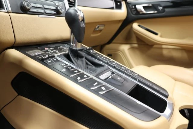 2018 Porsche Macan - Image 22 of 31