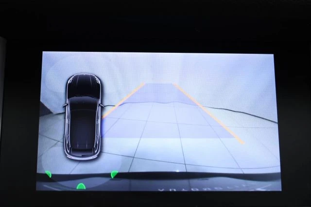 2018 Porsche Macan - Image 29 of 31