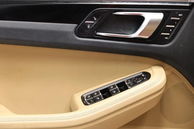2018 Porsche Macan - Image 12 of 31