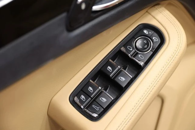 2018 Porsche Macan - Image 12 of 31