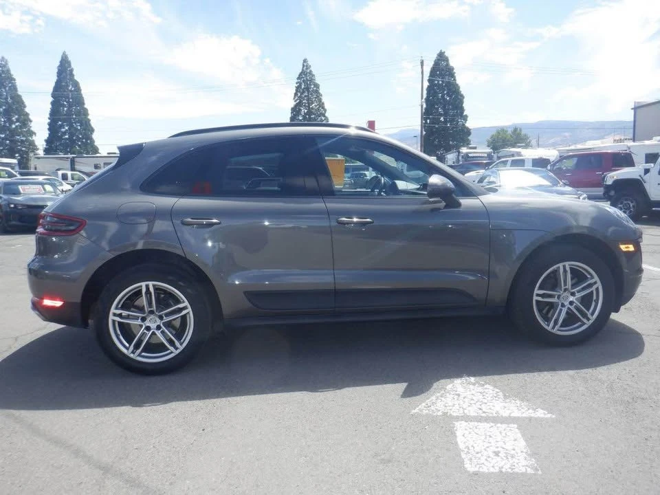 2018 Porsche Macan - Image 15 of 20