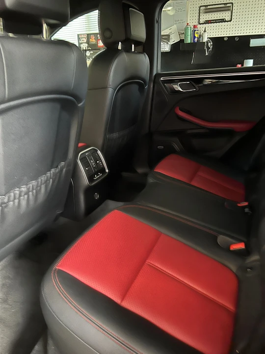 2018 Porsche Macan - Image 21 of 25
