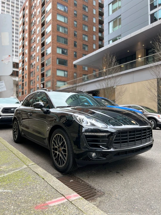 2018 Porsche Macan - Image 23 of 25