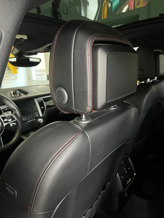 2018 Porsche Macan - Image 16 of 25