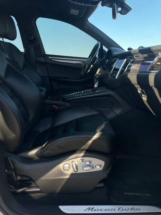 2018 Porsche Macan Turbo - Image 8 of 15