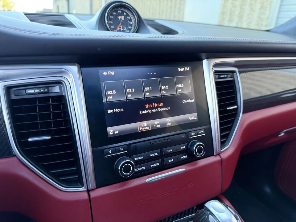 2018 Porsche Macan Turbo - Image 18 of 22