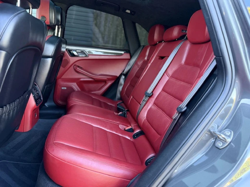 2018 Porsche Macan Turbo - Image 12 of 22