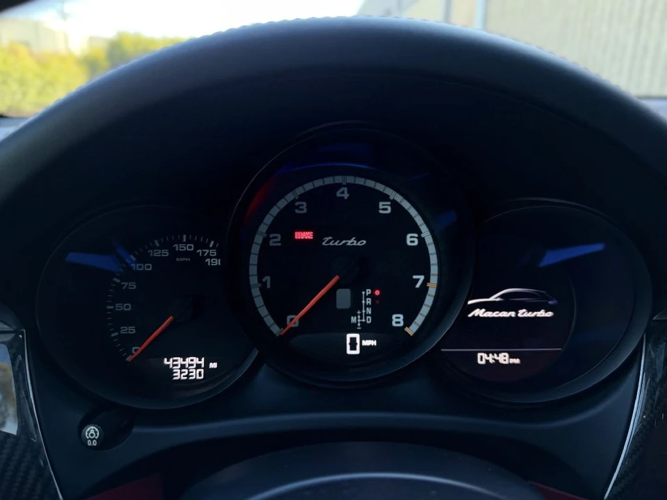 2018 Porsche Macan Turbo - Image 16 of 22