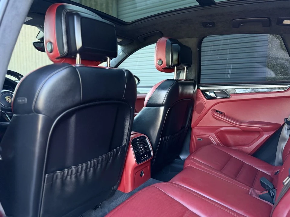 2018 Porsche Macan Turbo - Image 11 of 22