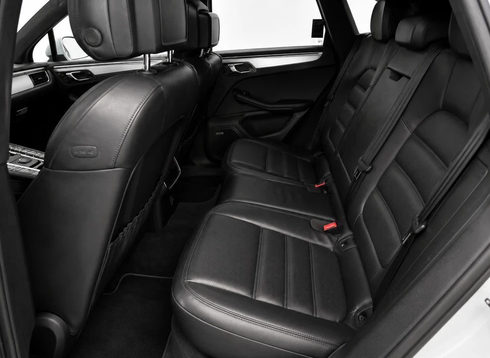 2018 Porsche Macan Turbo - Image 9 of 12