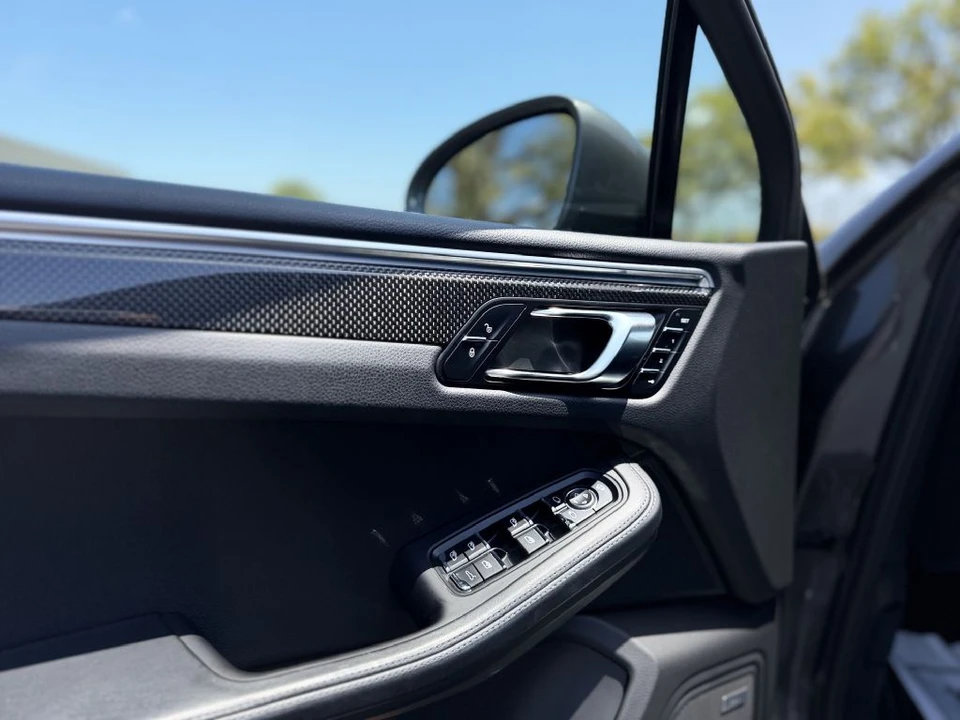 2018 Porsche Macan Turbo - Image 9 of 19