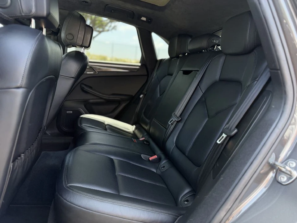 2018 Porsche Macan Turbo - Image 14 of 19