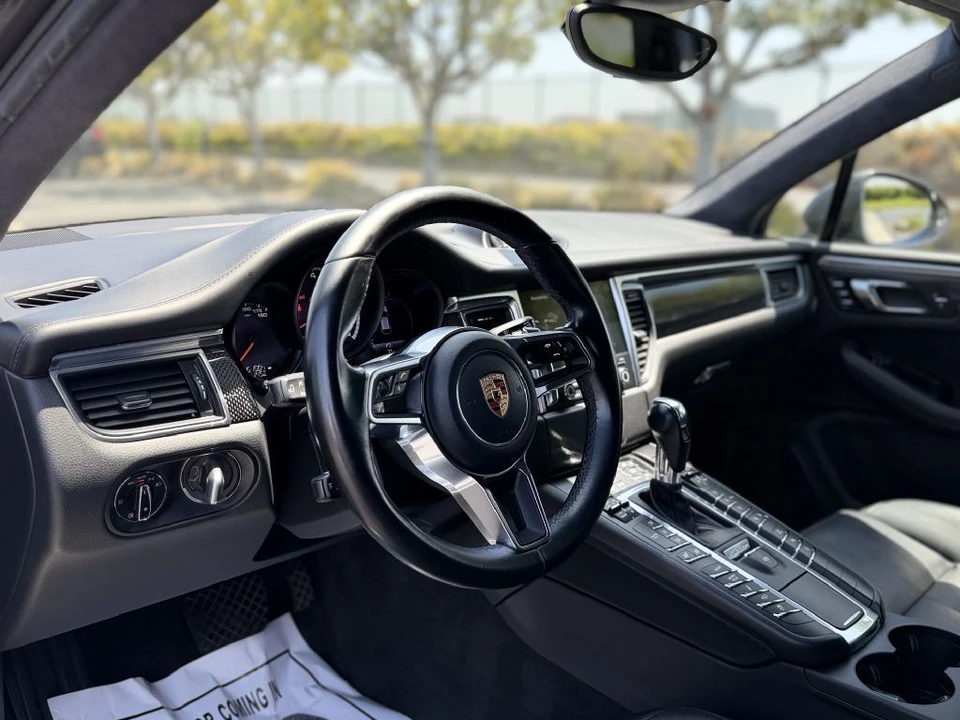 2018 Porsche Macan Turbo - Image 10 of 19