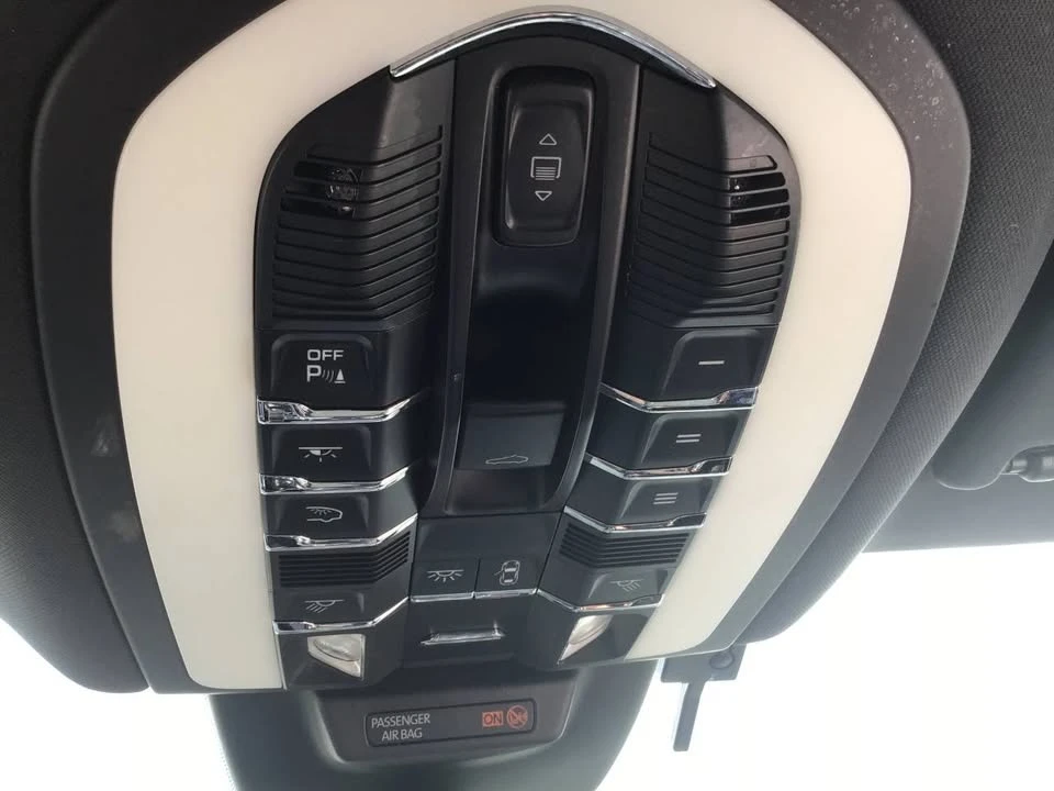 2018 Porsche Macan - Image 15 of 20